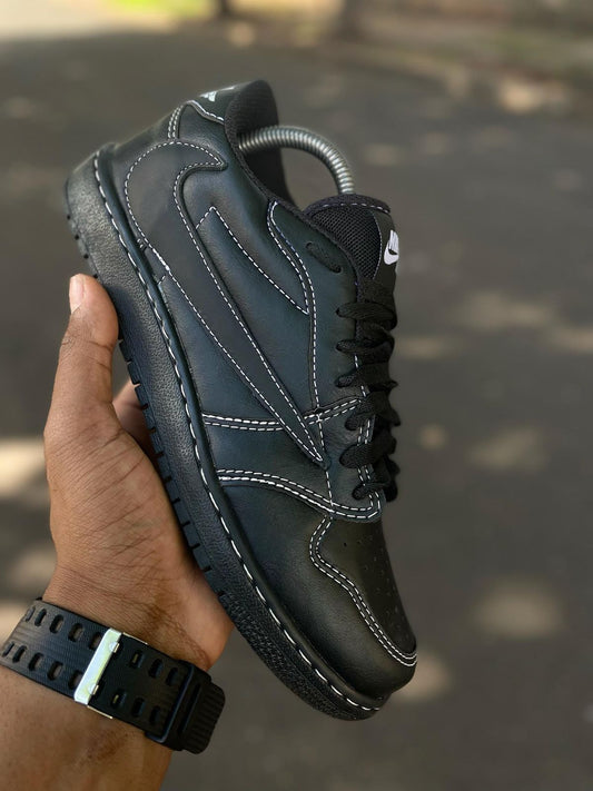 NIKE TRAVIS SCOOT PRETO
