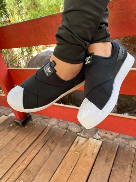 ADIDAS SLIP-ON PRETO