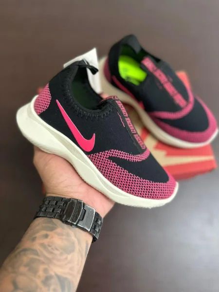 NIKE SLIP-ON INFANTIL PRETO/ROSA