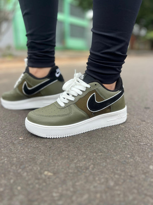 NIKE HUNGRIA VERDE MILITAR