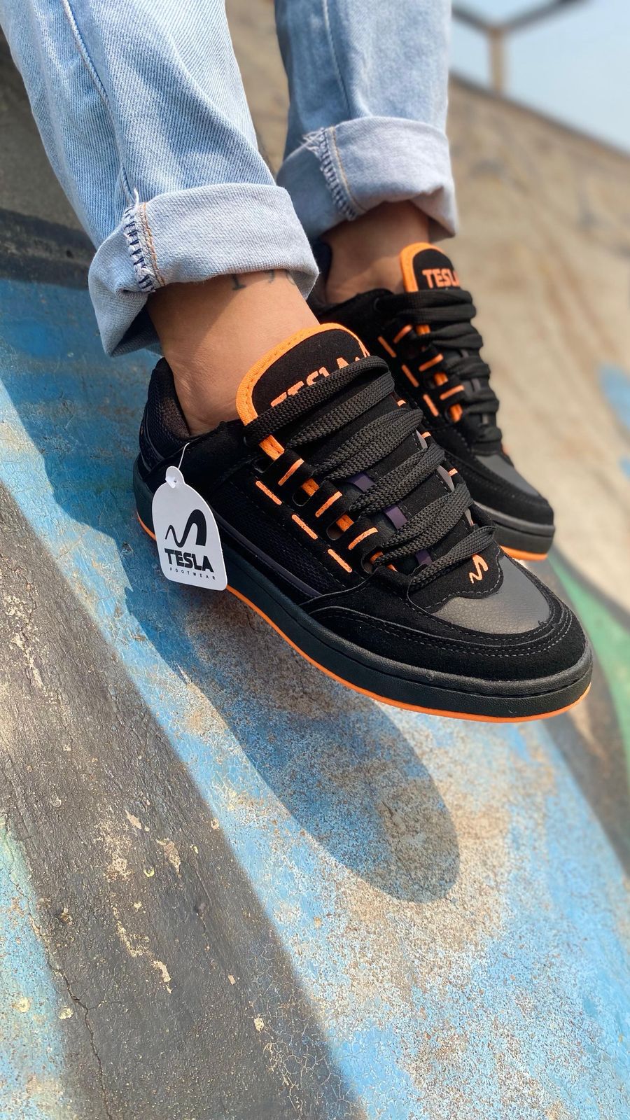 TESLA PRETO/ LARANJA