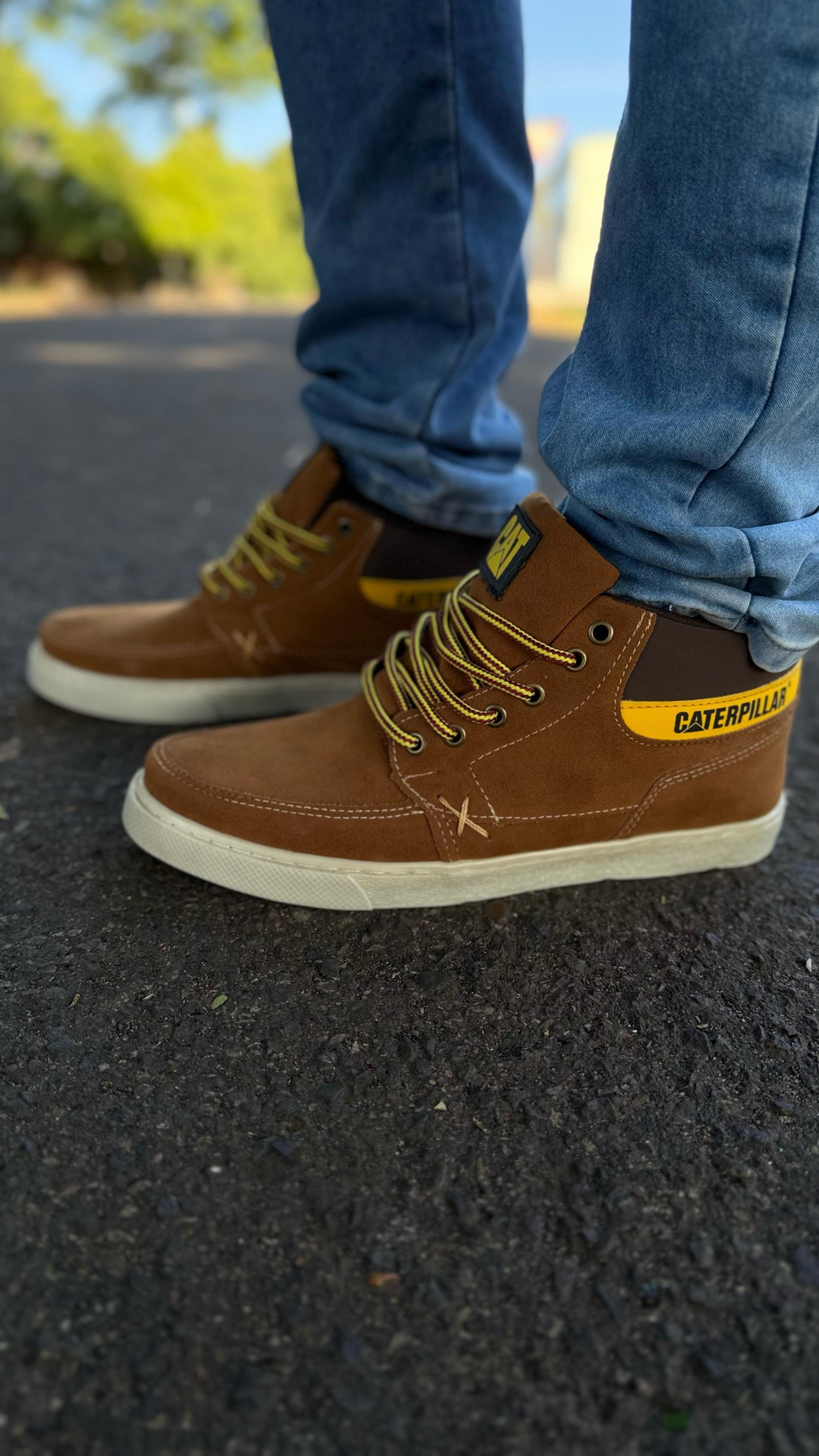 COTURNO CATERPILLAR MARROM