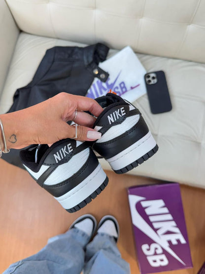 NIKE DUNK LOW PRETO BRANCO